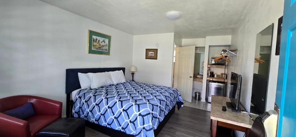 Standard King Room interior